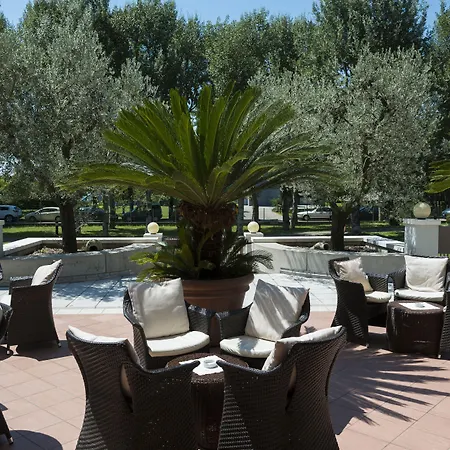 מלון Savoy & Thermal 5*